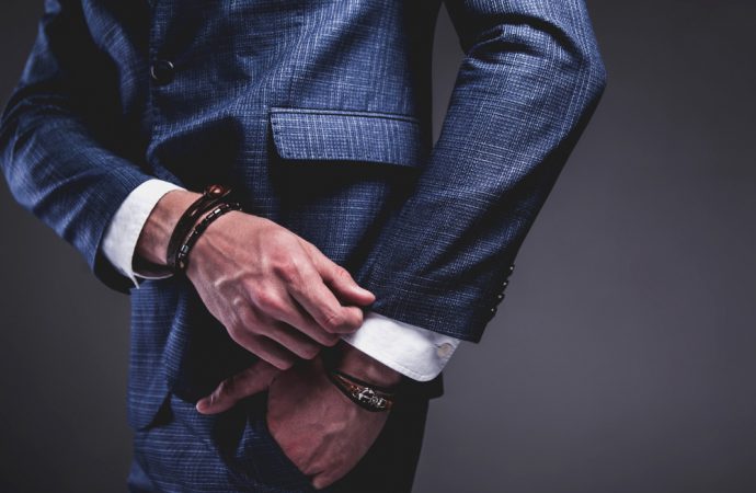 دستبند مردانه و معرفی 10 مدل دستبند طرح کلاسیک